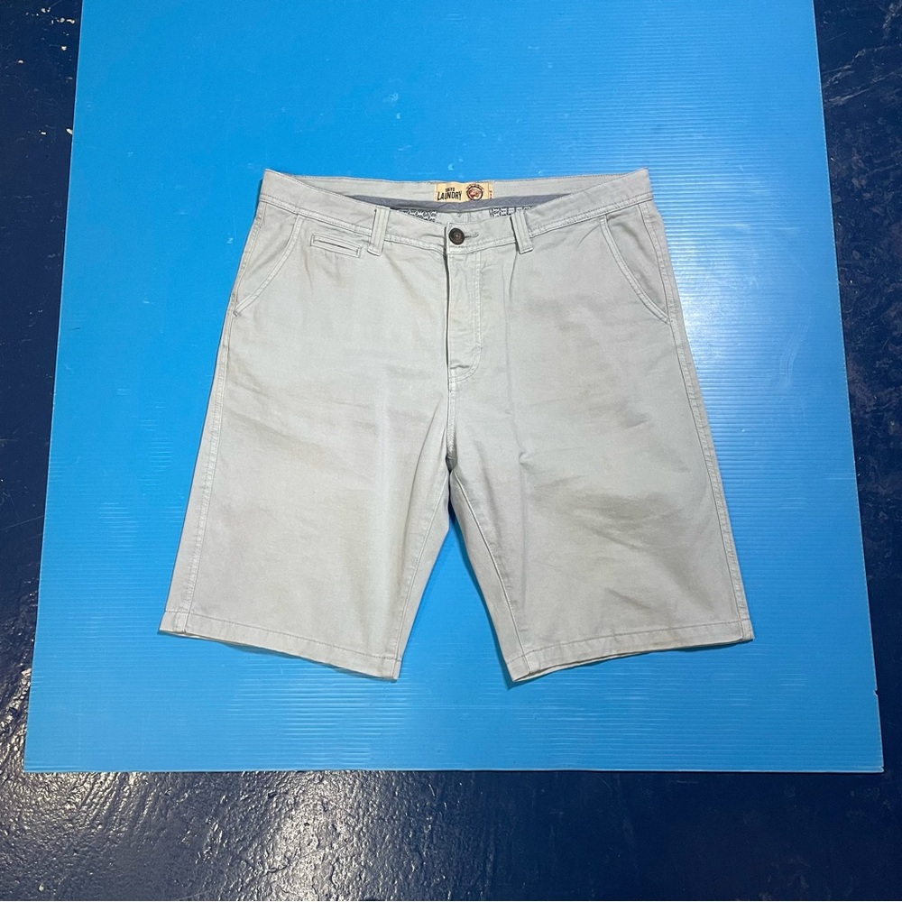 Stylish Men's Flat Front‎ Shorts in Light Gray